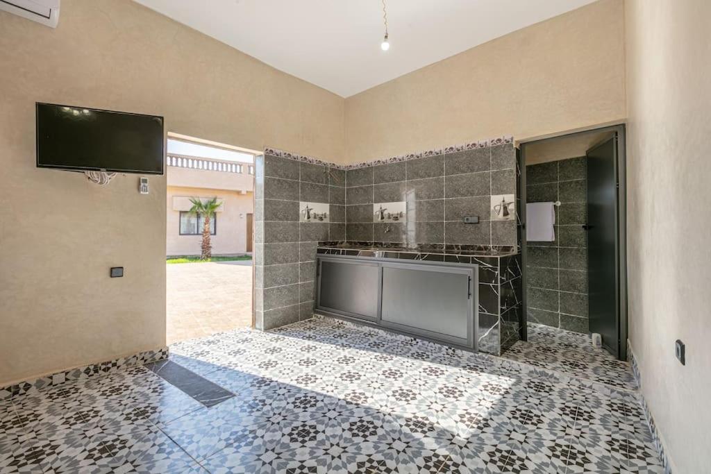 Villa Leila,Piscine , Grand Jardin, Jeux , Cuisiniere Marrakesh Exterior photo